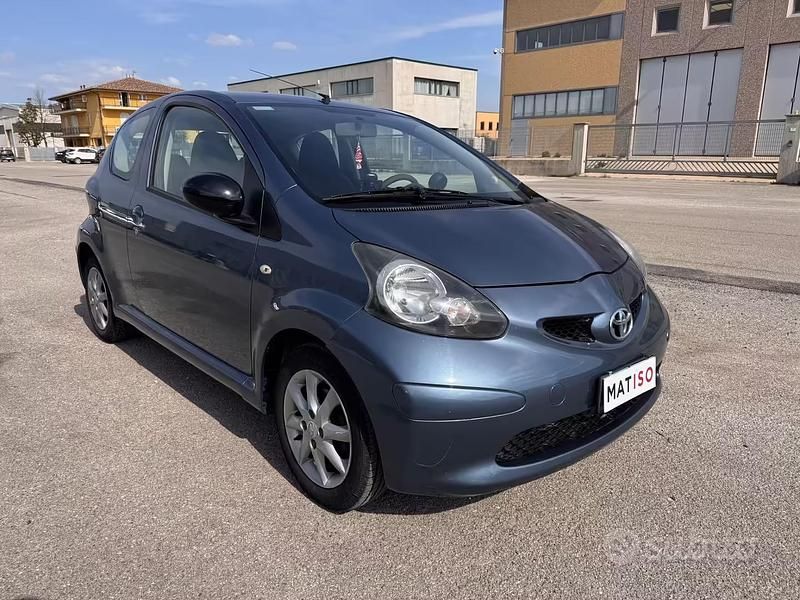 Usata Toyota Aygo 68 CV (50 kW) 2008 Blu Utilitaria