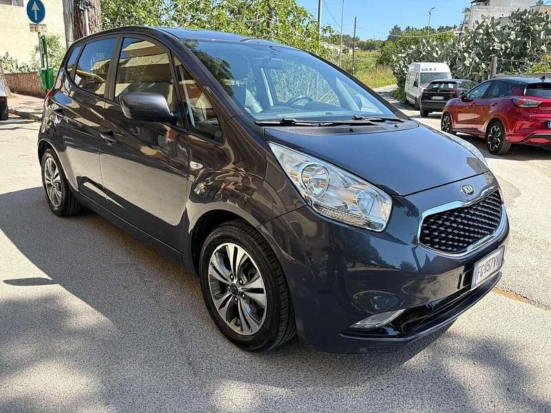 Usata Kia Venga 90 CV (66 kW) 2017 Grigio Utilitaria