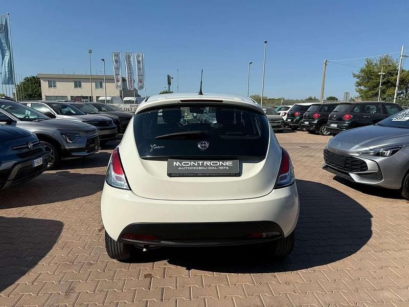 Usata Lancia Ypsilon 69 CV (50 kW) 2018 Bianco Utilitaria