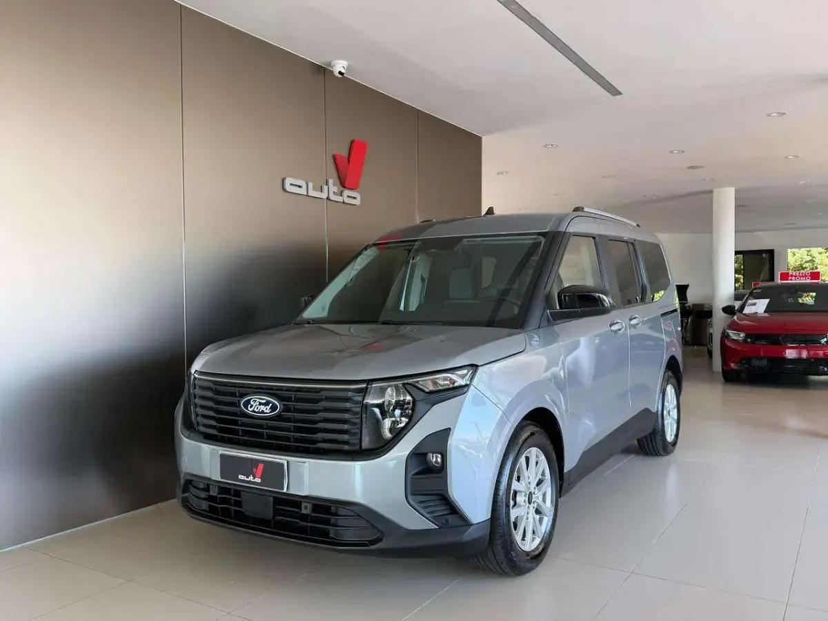 Usata Ford Tourneo Courier Titanium 125 CV (91 kW) 2025 Argento Monovolume