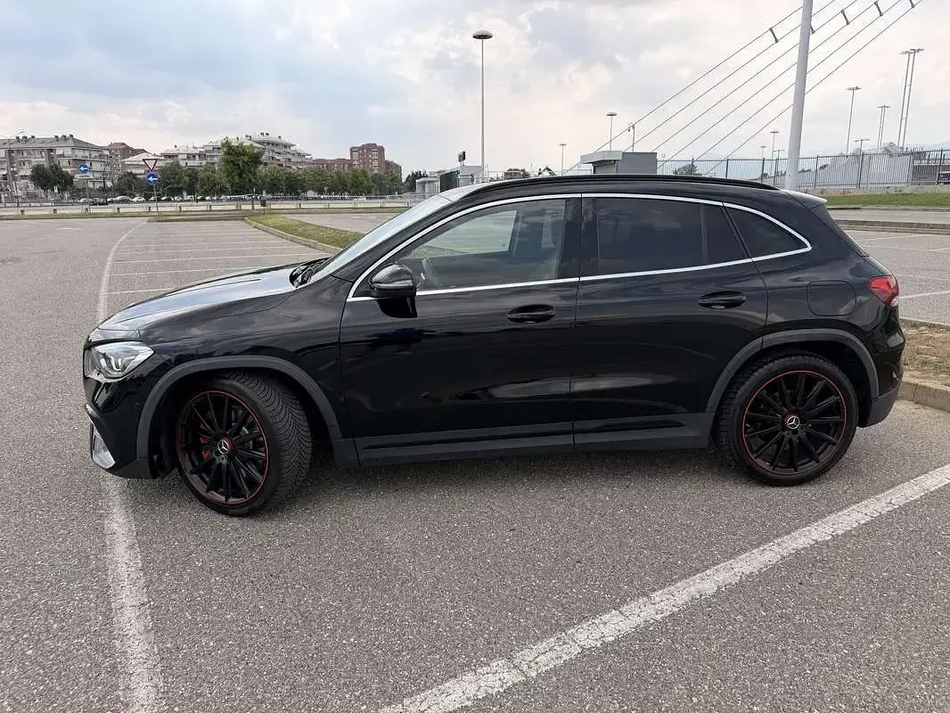 Usata Mercedes GLA200 Business 150 CV (110 kW) 2020 Nero SUV