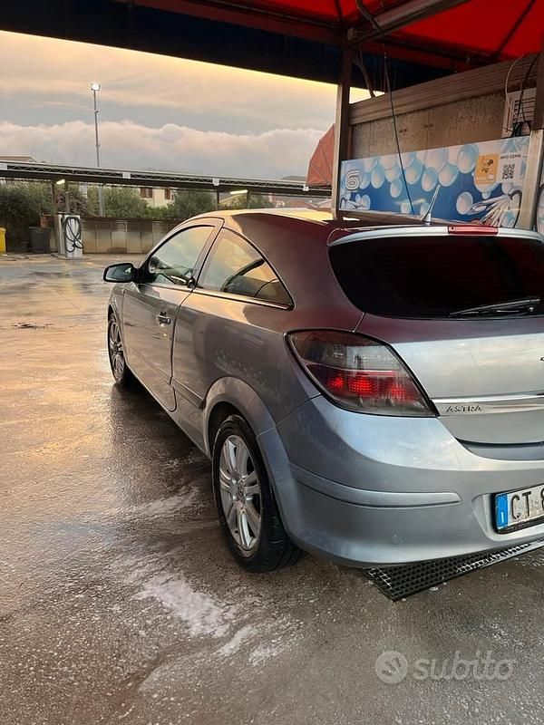 Usata Opel Astra 101 CV (74 kW) 2005 Grigio Berlina