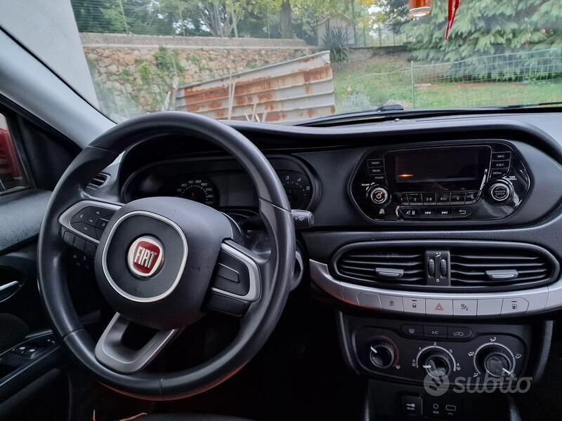 Usata 2016 Fiat Tipo Lounge Tre volumi | 9500 € (Buon prezzo) - Immagine 1/4