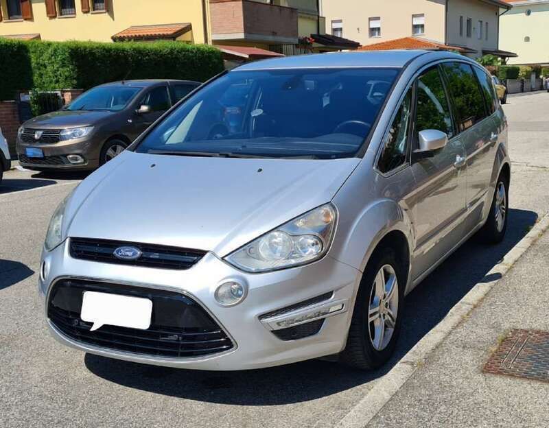 Usata 2010 Ford S-MAX Titanium Monovolume | 4800 € (Buon prezzo) - Immagine 1/4