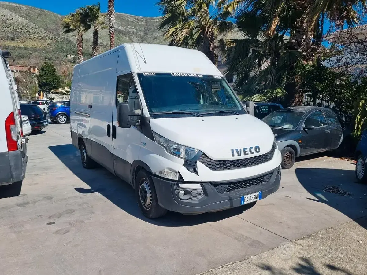 Usata Iveco Daily 126 CV (92 kW) 2014 Bianco Berlina