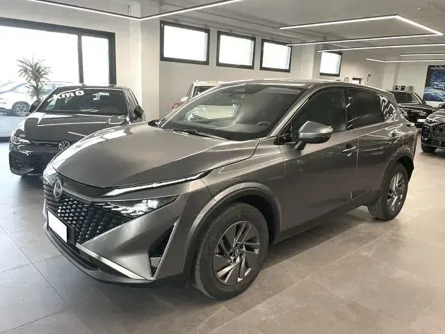 Usata Nissan Qashqai Acenta 140 CV (102 kW) 2025 Grigio SUV
