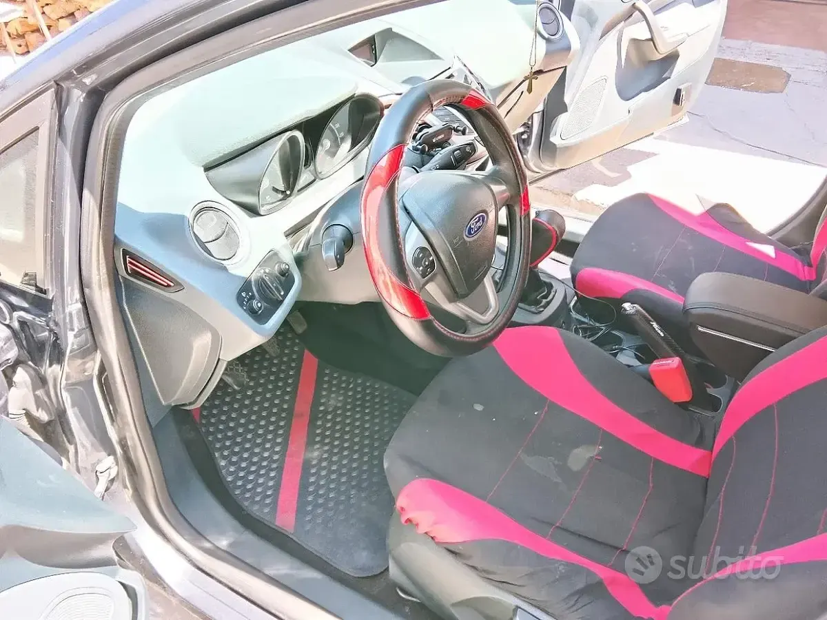 Usata Ford Fiesta 2010 Grigio Berlina