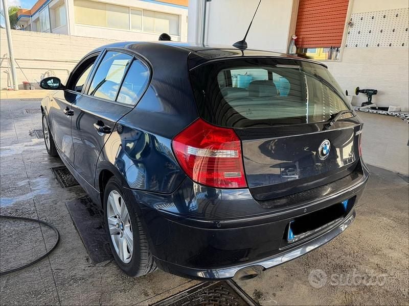 Usata BMW 118 143 CV (105 kW) 2008 Blu Utilitaria
