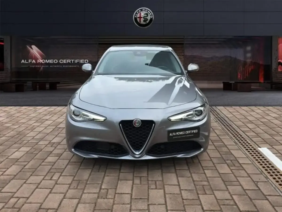 Usata Alfa Romeo Giulia Executive 160 CV (117 kW) 2021 Grigio scuro Berlina