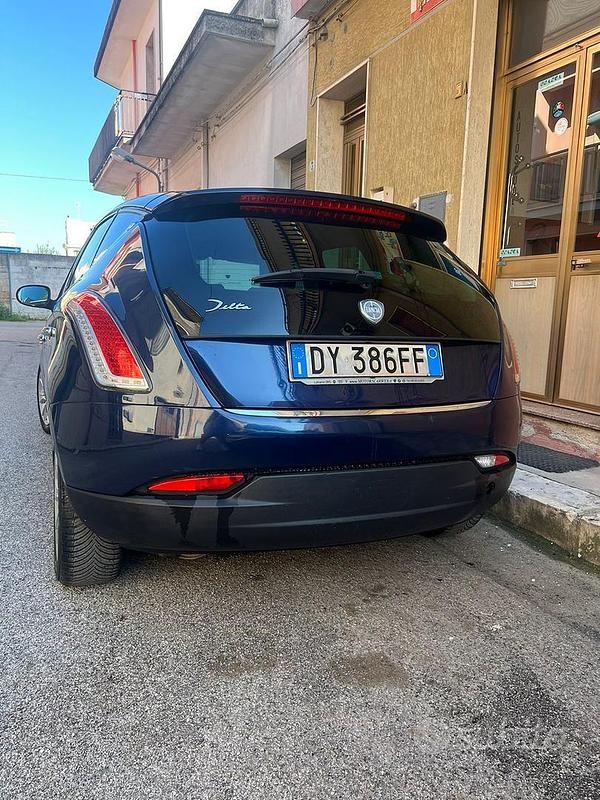 Usata Lancia Delta 120 CV (88 kW) 2009 Blu Utilitaria