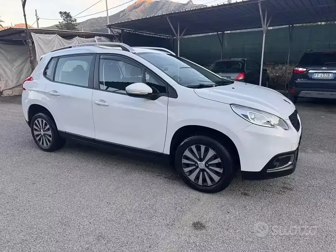 Usata Peugeot 2008 Allure 99 CV (72 kW) 2015 Bianco SUV