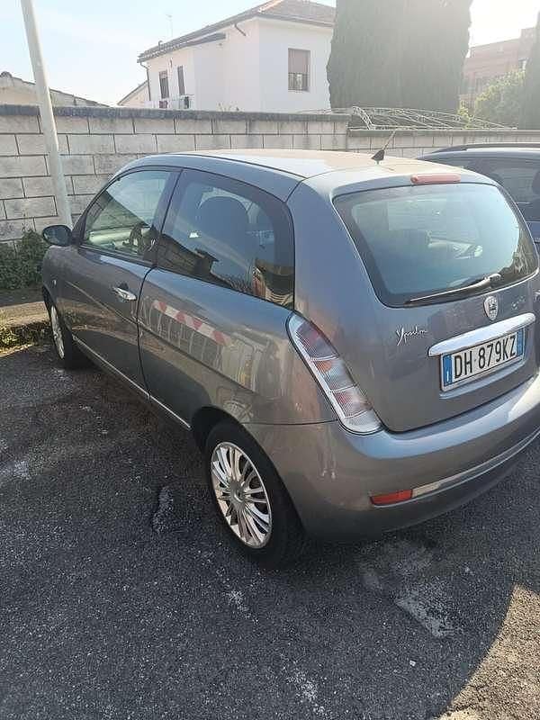 Usata Lancia Ypsilon 75 CV (55 kW) 2007 Grigio Utilitaria