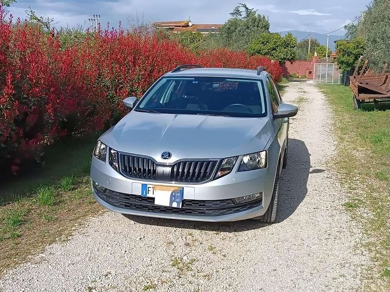Grigio Usata 2018 Skoda Octavia Executive Station wagon | 10.500 € (Super prezzo) - Immagine 1/4