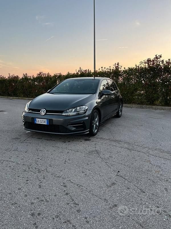 Grigio Usata 2020 VW Golf VII Sport Tre volumi | 18.000 € (Super prezzo) - Immagine 1/4
