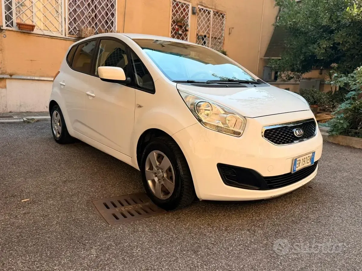 Usata Kia Venga 90 CV (66 kW) 2013 Bianco Utilitaria