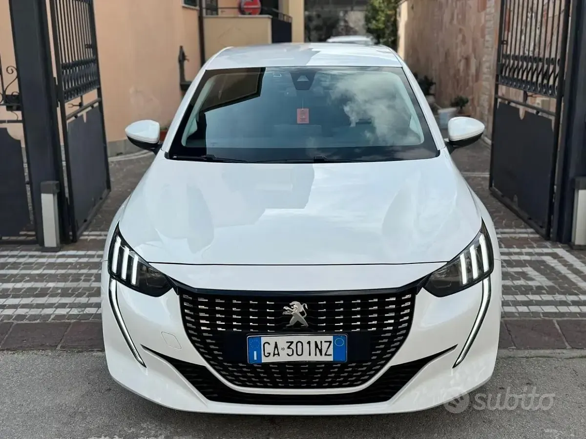 Usata Peugeot 208 Allure 102 CV (75 kW) 2020 Bianco Utilitaria
