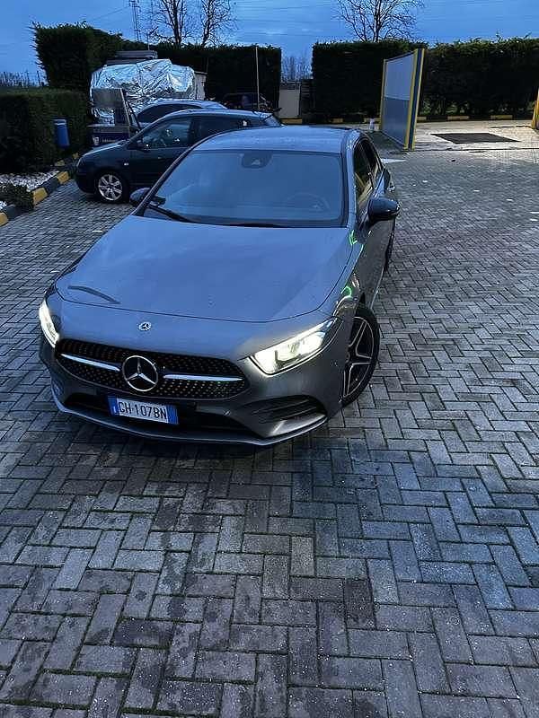 Usata Mercedes A180 Premium 116 CV (85 kW) 2021 Grigio Berlina