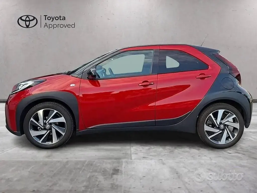 Usata Toyota Aygo X Lounge 72 CV (52 kW) 2022 Red&black met SUV
