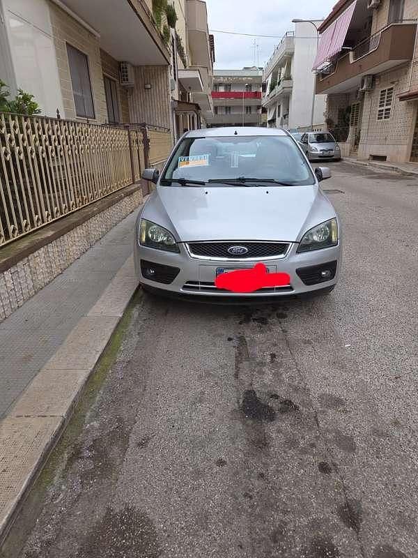 Usata Ford Focus 90 CV (66 kW) 2006 Argento Berlina