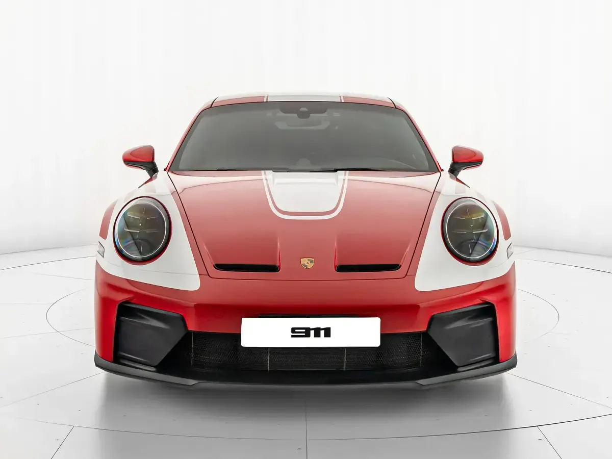 Nuova Porsche 911 2026 Guards red Coupé