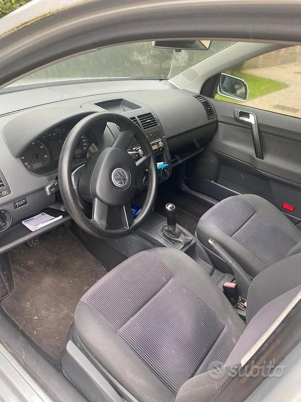 Usata VW Polo 75 CV (55 kW) 2004 Grigio Utilitaria