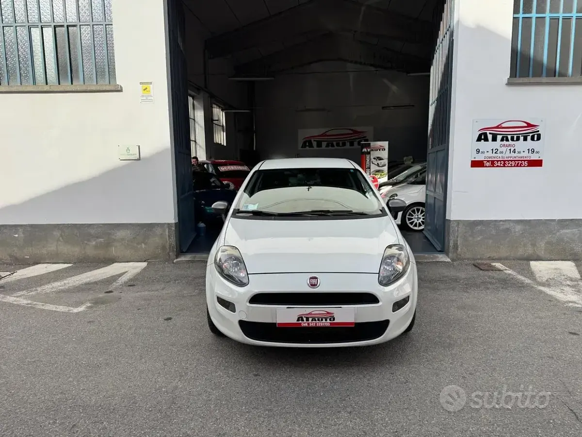 Usata Fiat Punto Young 75 CV (55 kW) 2014 Bianco Utilitaria