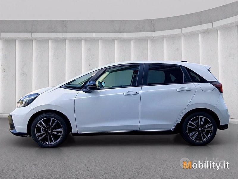 Usata Honda Jazz Sport 107 CV (78 kW) 2024 Platinum white Utilitaria