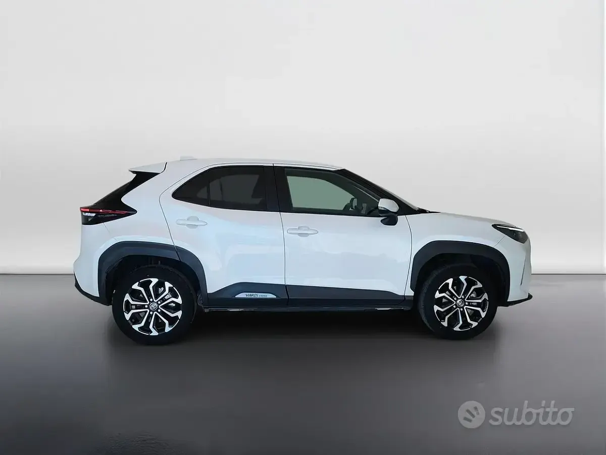 Usata Toyota Yaris Cross Trend 116 CV (85 kW) 2022 Bianco SUV