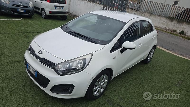 Usata Kia Rio Active 75 CV (55 kW) 2015 Bianco Berlina