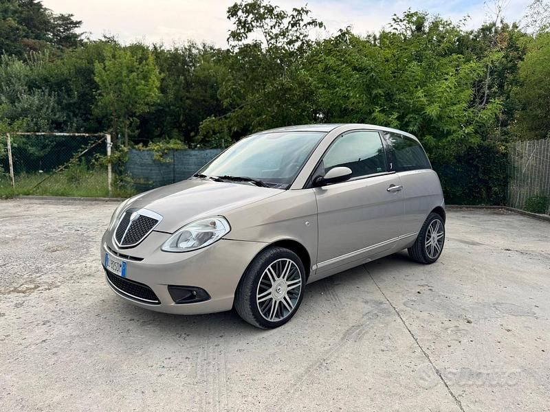 Usata Lancia Ypsilon 90 CV (66 kW) 2007 Giallo Utilitaria