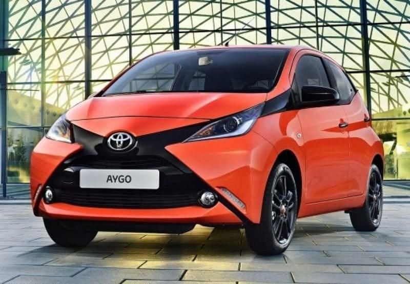 Begagnad Toyota Aygo X-play 69 HK (50 kW) 2016 Halvkombi