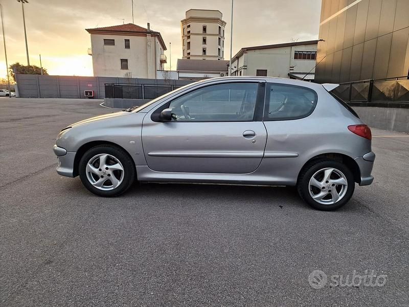 Usata Peugeot 206 88 CV (64 kW) 2004 Grigio Berlina