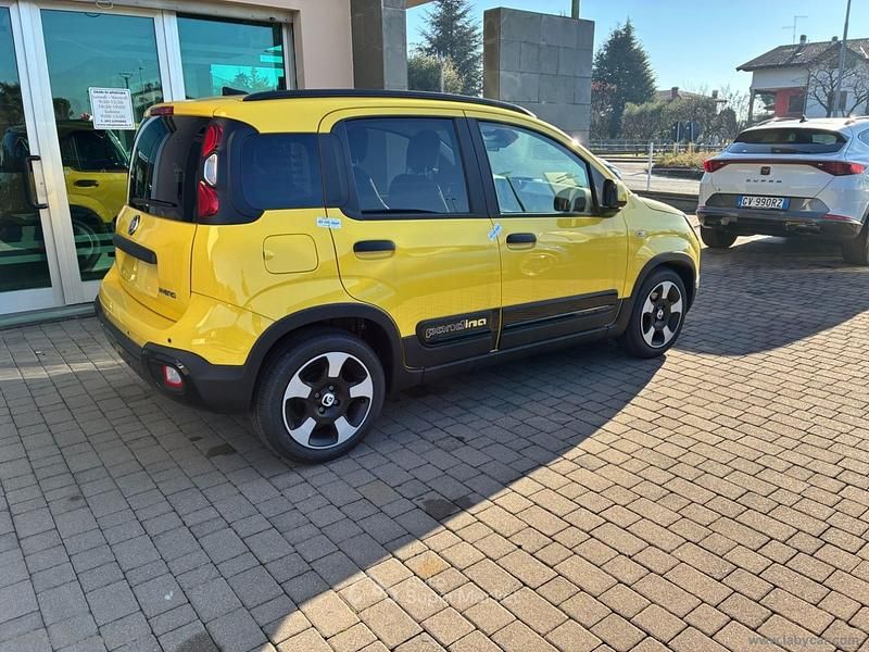Nuova Fiat Panda Cross Cross 69 CV (50 kW) 2025 Giallo Utilitaria
