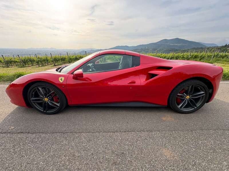 Usata Ferrari 488 670 CV (492 kW) 2017 Rosso corsa Cabrio