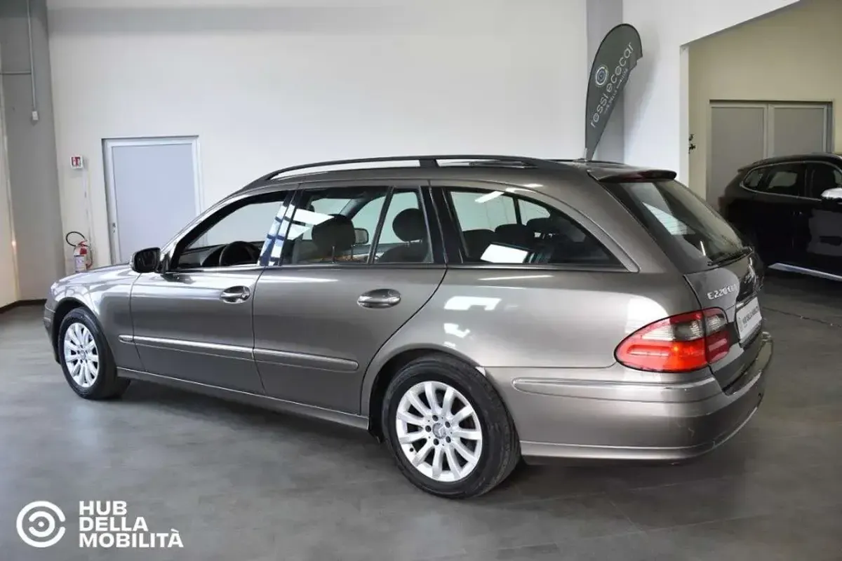 Usata Mercedes E220 Elegance 170 CV (125 kW) 2007 Grigio Station wagon