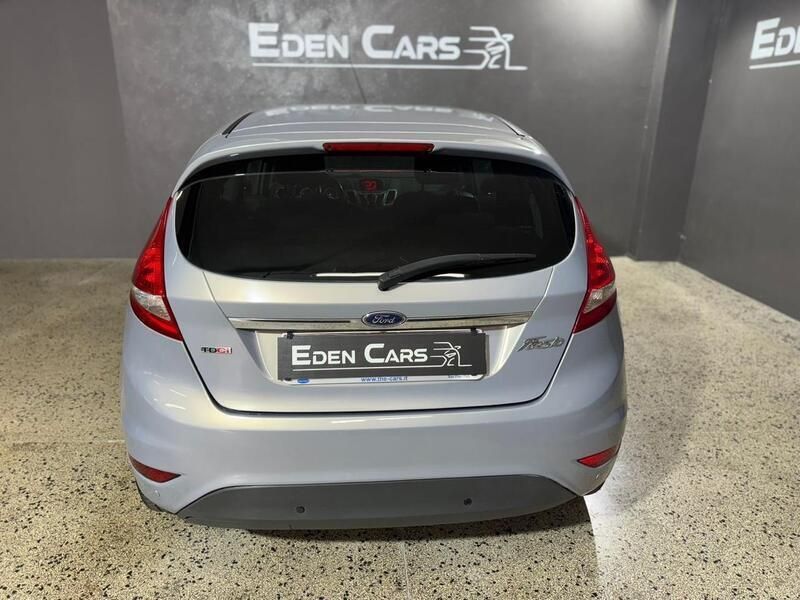 Usata Ford Fiesta Titanium 70 CV (51 kW) 2011 Viola Utilitaria