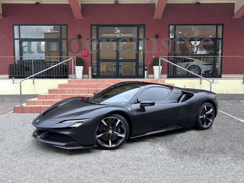 Usata Ferrari SF90 780 CV (573 kW) 2022 Rosso Coupé