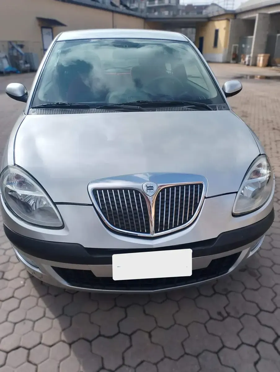 Usata Lancia Ypsilon 60 CV (44 kW) 2006 Oro Utilitaria