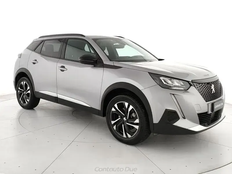 Usata Peugeot 2008 Allure 131 CV (96 kW) 2023 Grigio artense SUV