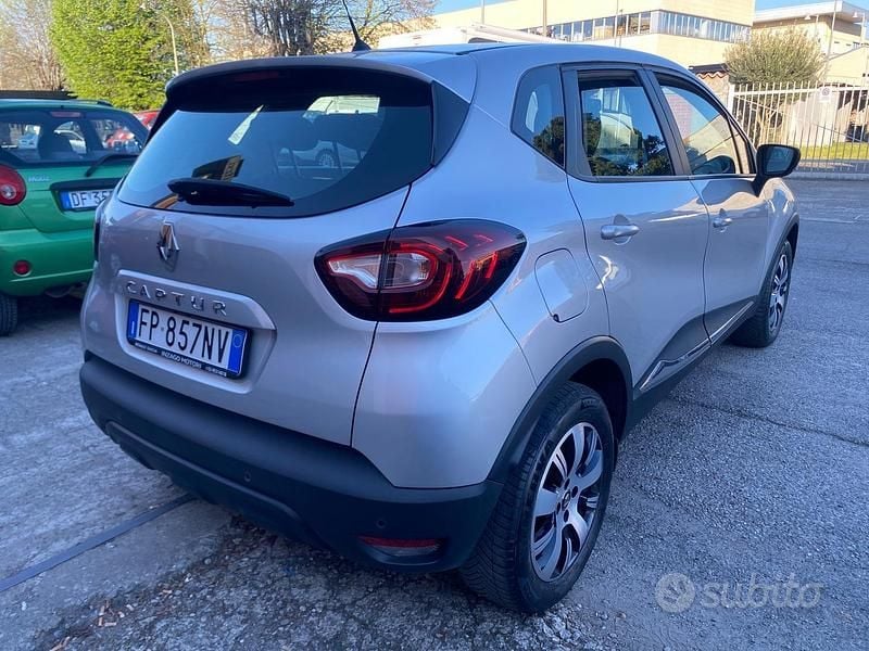Usata Renault Captur Life 90 CV (66 kW) 2018 Grigio SUV