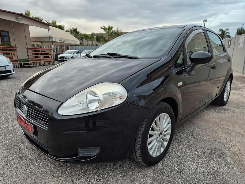 Usata Fiat Grande Punto Dynamic 90 CV (66 kW) 2006 Nero Utilitaria
