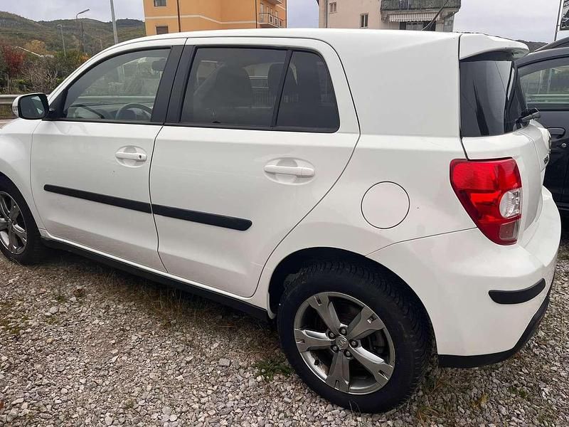 Usata Toyota Urban Cruiser Luxury 90 CV (66 kW) 2012 Bianco SUV