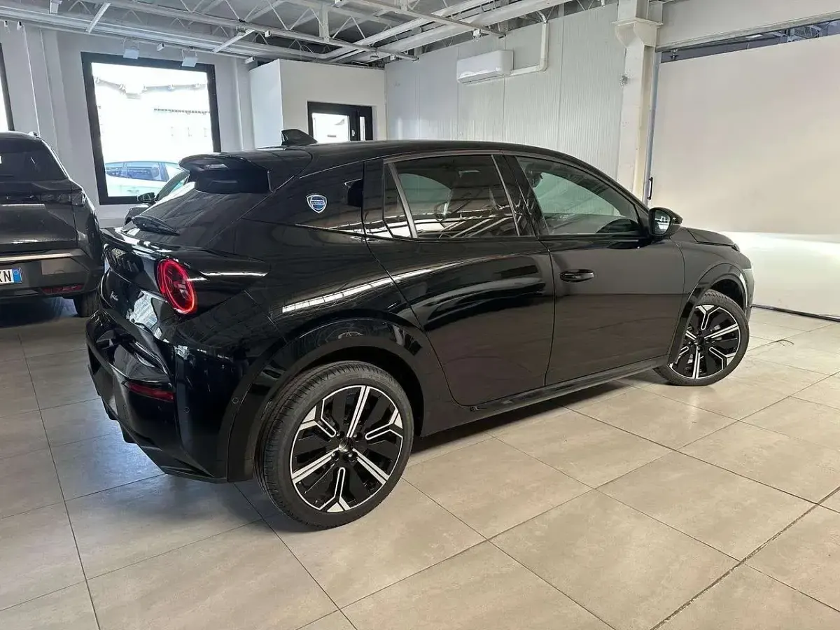 Usata Lancia Ypsilon 101 CV (74 kW) 2025 Nero ardesia  vari colori Utilitaria