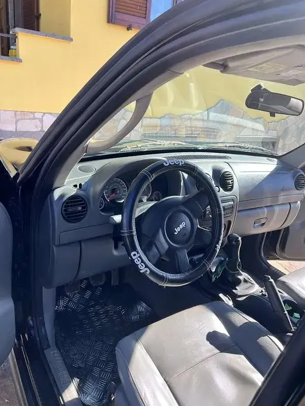Usata Jeep Cherokee 143 CV (105 kW) 2005 SUV