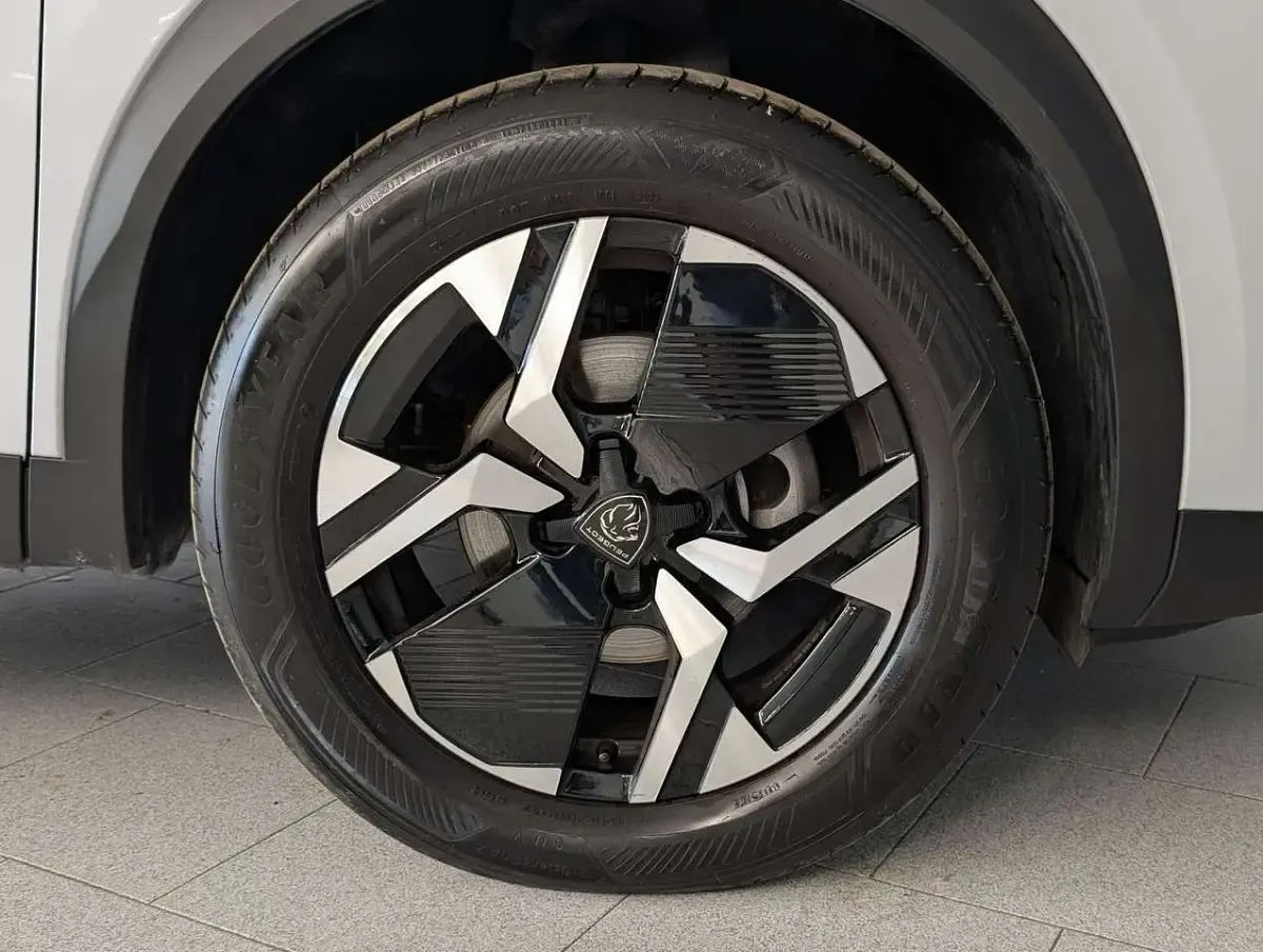 Usata Peugeot 2008 Allure 101 CV (74 kW) 2025 Other SUV