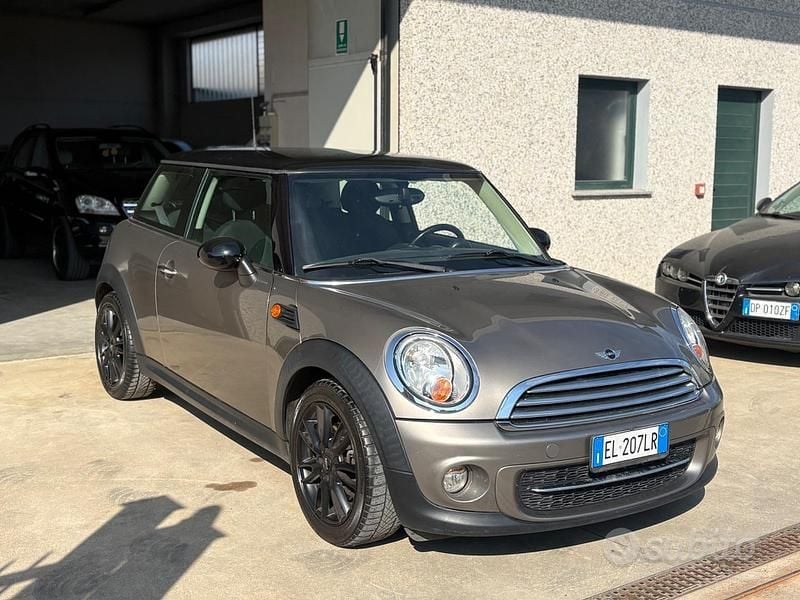 Usata Mini Cooper D 111 CV (81 kW) 2012 Giallo Utilitaria