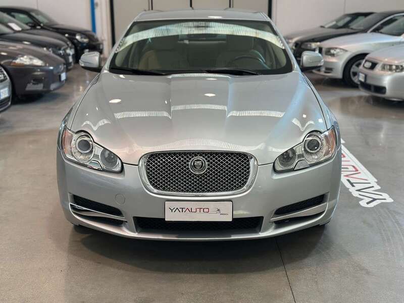Usata Jaguar XF Premium Luxury 298 CV (219 kW) 2009 Argento Berlina