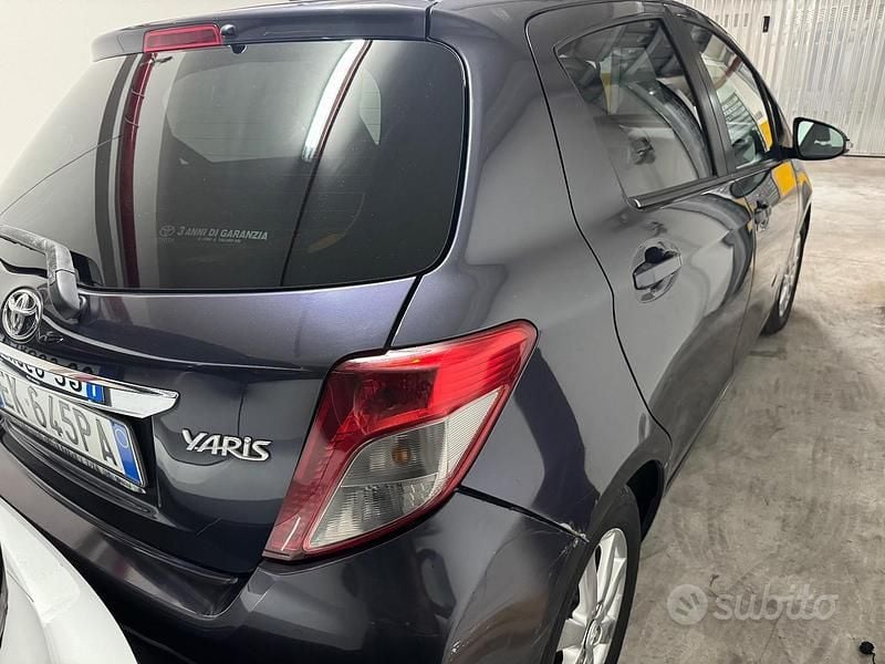Usata Toyota Yaris 75 CV (55 kW) 2012 Blu Berlina
