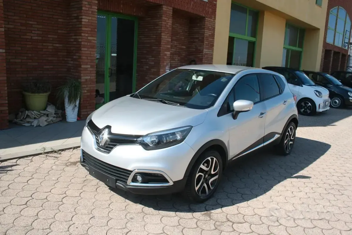 Usata Renault Captur 90 CV (66 kW) 2015 Grigio SUV