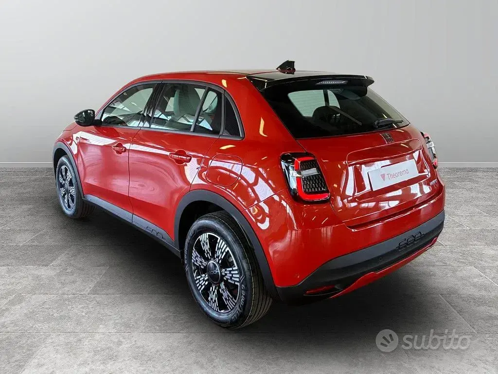 Nuova Fiat 600 Icon 136 CV (100 kW) 2025 Giallo SUV